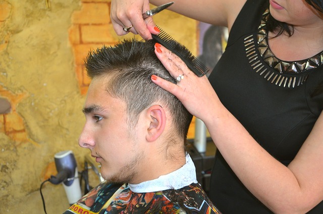Saç Boncukları ile Etnik Görünüm Saç Boncukları ile Etnik Görünüm